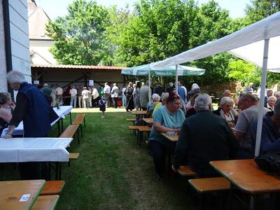 Gottesdienst und Pfarrfest in Asparn/Zaya