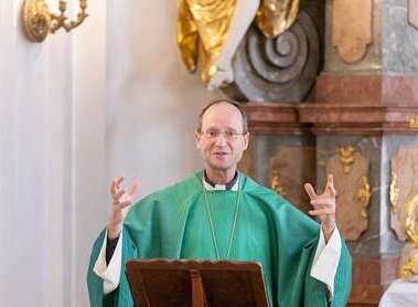 Weihbischof Stephan Turnovszky bei der MitarbeiterInnenmesse der ÖffentlichkeitsarbeiterInnen der Erzdiözese Wien. Wien, Churhauskapelle
