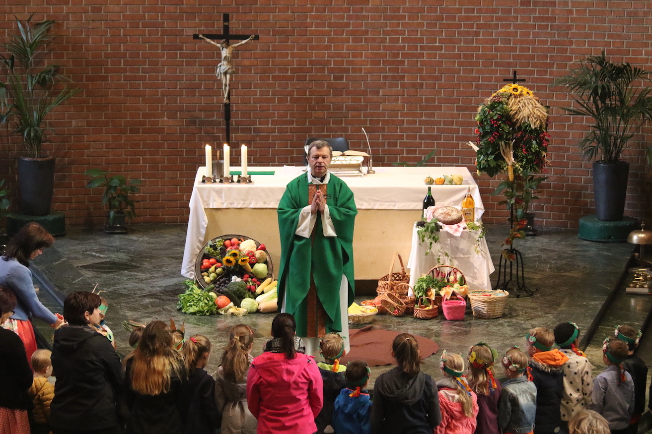 Erntedank-Gottesdienst mit unserem Kindergarten