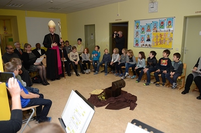 Bischof Turnovszky besucht die Volksschule Gnadendorf
