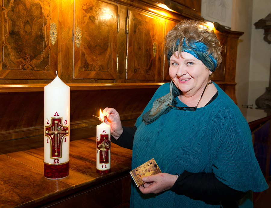 Osterkerze 2011 'Klein' f?r den h?uslichen Ostertisch / Leopoldine J. Martschitz / LichterWerkStatt