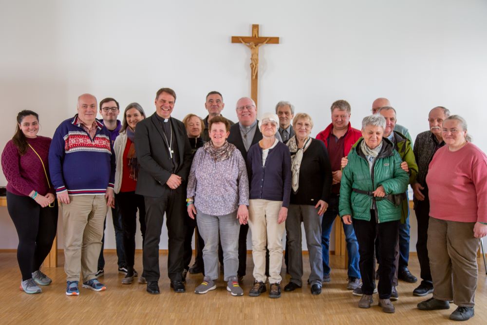 Gruppenfoto mit Bischof Oster / Bistum Passau