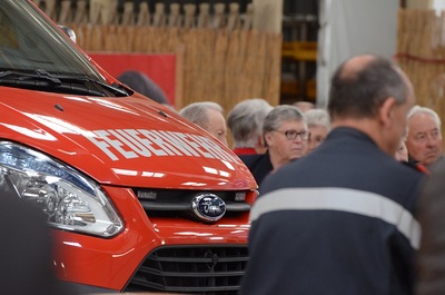 Feldmesse und Autosegnung beim FF-Heurigen