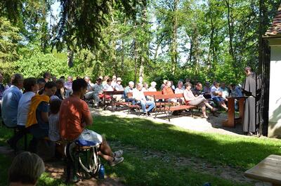 Pfarrverbandsmaiandacht bei der Gnadendorfer Bildeiche