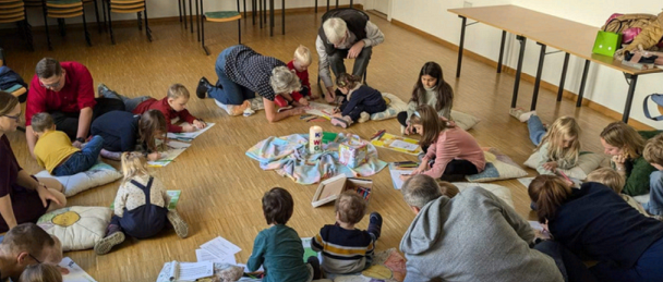 Kinderwortgottesdienst im Petrus Canisius Saal