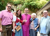 Wallfahrtsmesse bei der Lourdesgrotte im Wienerwald mit Erzbischof Josef Grünwidl.