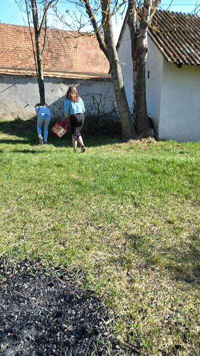 Osternest suchen im Pfarrhofgarten in Ameis