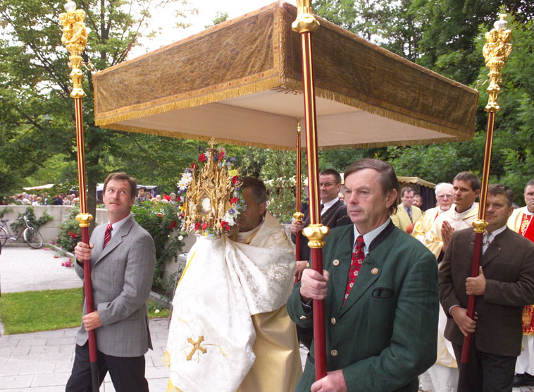 Gedanken von Kardinal Christoph Schönborn zum Evangelium am Fronleichnamsfest, 15. Juni 2017 (Joh 6,51-58)