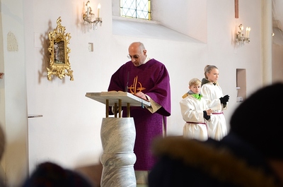 Die heurigen Erstkommunionkinder stellen sich vor.