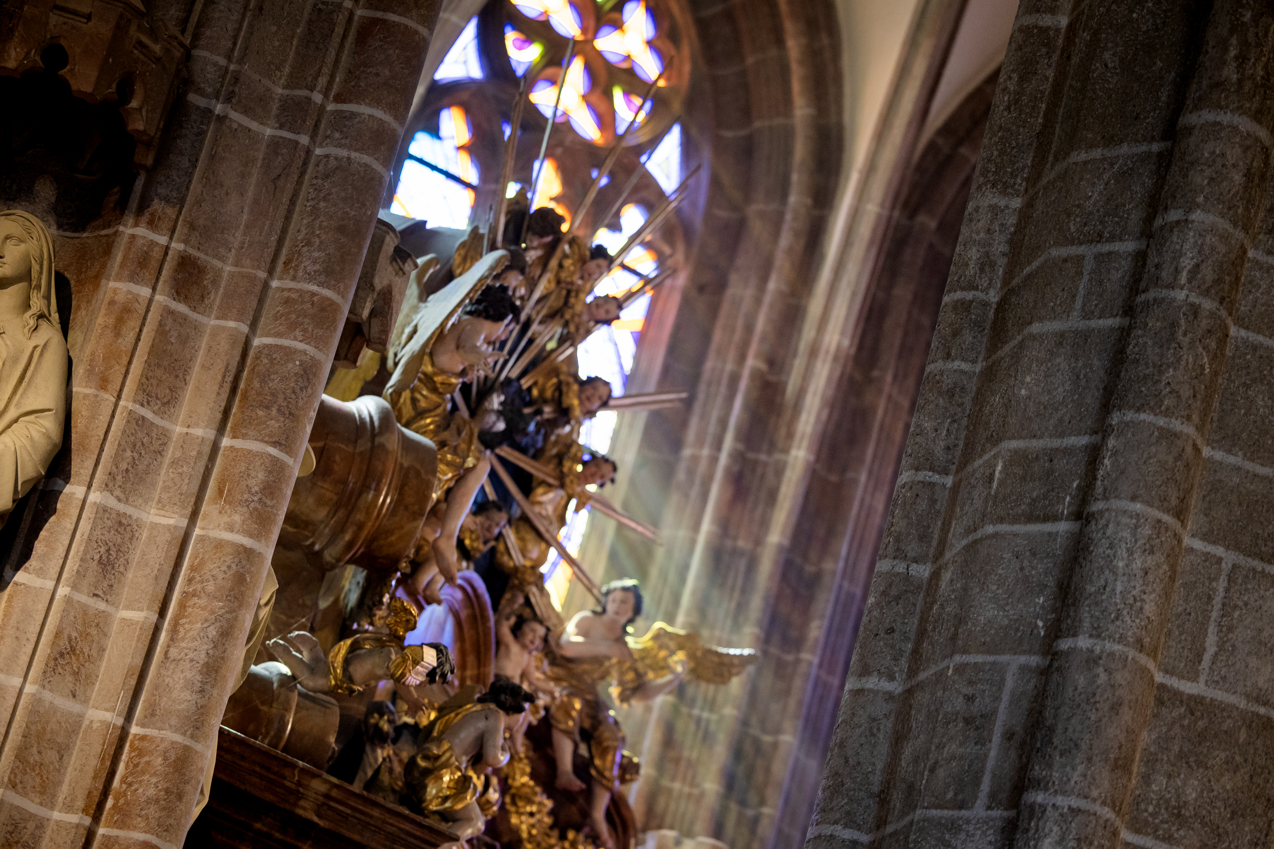 Lichtstrahlen durch Kirchenfenster