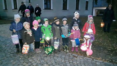 Wortgottesfeier und Laternenfest in der Pfarre Gnadendorf