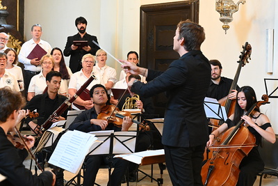 Gottesdienst mit Chor und Orchester im Rahmen der Sommernachtsklänge 2025.