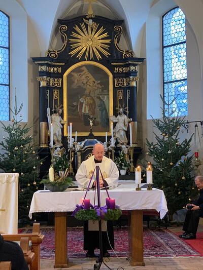 Krippenandacht in der Kirche in Ameis