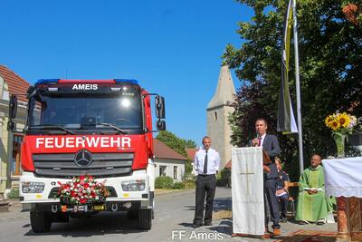 Segnung des neuen Feuerwehrautos