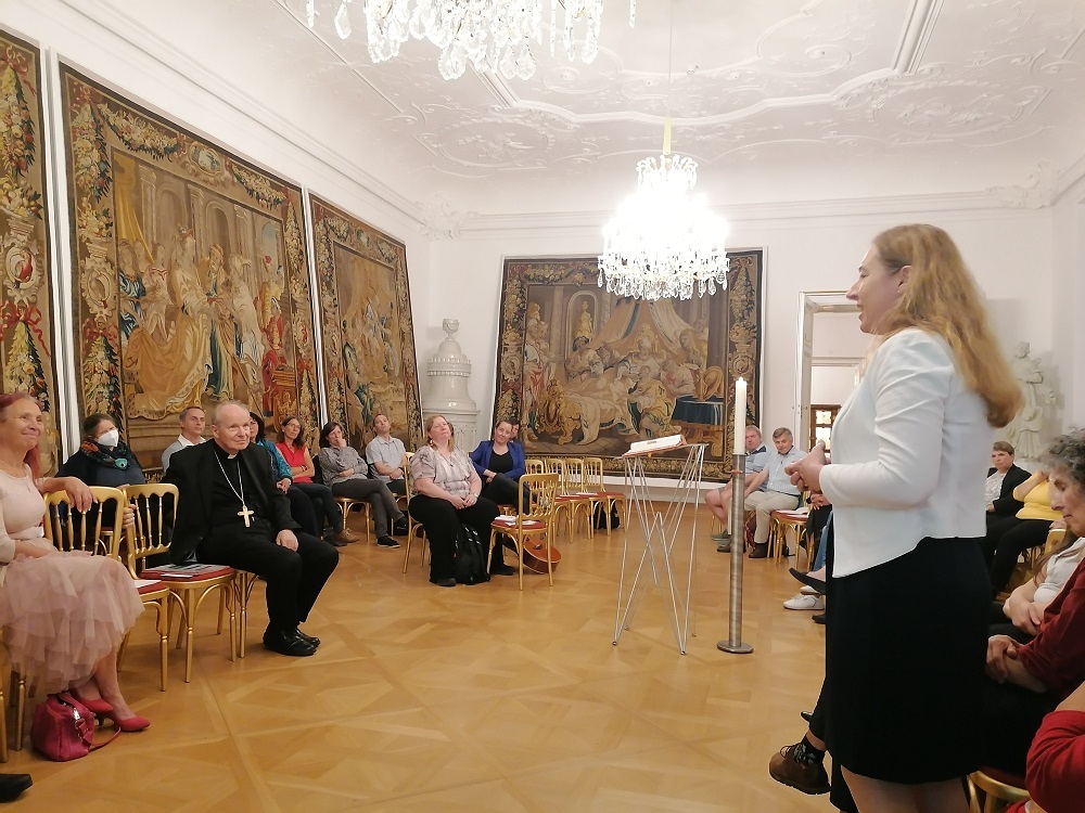 Die KPH-Seelsorger/innen, Ju-Ki-Pastoralassistent/innen, Jugendleiter/innen sowie Pastoralassistent/innen reflektierten mit dem Wiener Erzbischof ihre Erfahrungen als Seelsorger/innen während der Coronazeit und wie der Synodale Weg der Kirche aussehe