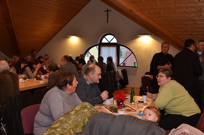 Pfarrkaffee im Gemeindesaal