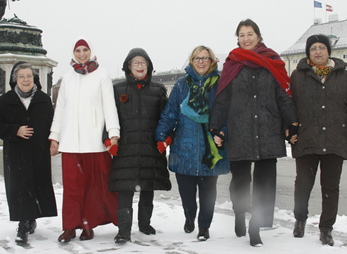 Hand in Handgegen Angst und GewaltFrauen für Vertrauen, Dialog und Gerechtigkeit