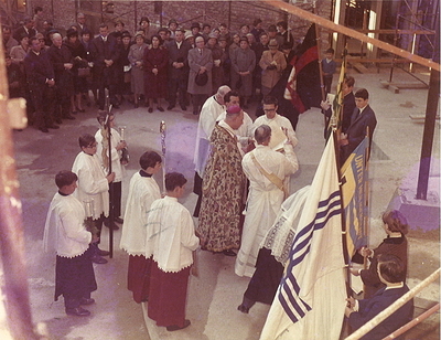 Feierliche Grundsteinlegung durch Erzbischof-Koadiutor Dr. Franz Jachym