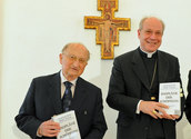 Walter Thirring und Kardinal Christoph Schönborn 2011/kathbild.at,rupprecht