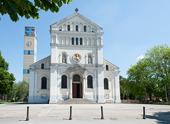 Herz Jesu Kirche in Kaisermühlen