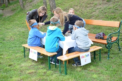 'Kinderliturgie - Mit allen Sinnen feiern' - Wortgottesfeier und Stationenbetrieb