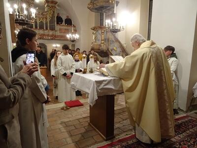 Feier in der Kirche in Ameis