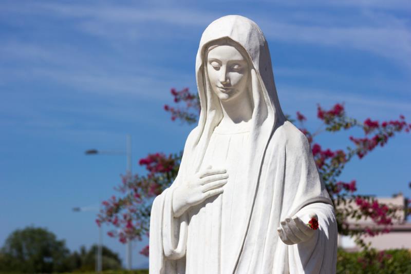 Statute der Gottesmutter Maria in Medjugorje