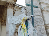 Beschmierte Statue vor der Karlskirche in Wien/Katharina Spörk