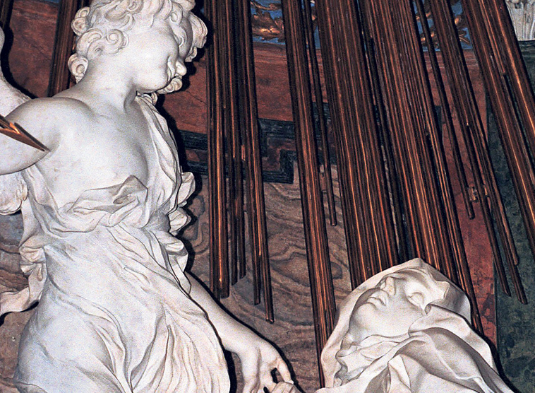 Die Skulptur ' Verzückung der heiligen Therese von Avila' von Bernini in der barocken Capella Cornaro in der Kirche Santa Maria della Vittoria in Rom.