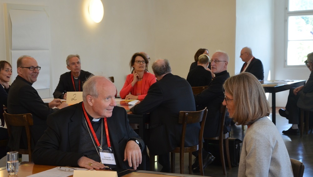 Bischöfe und kirchliche Frauen intensivieren regelmäßigen Dialog
