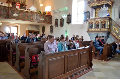 'Kinderliturgie - Mit allen Sinnen feiern' - Wortgottesfeier und Stationenbetrieb