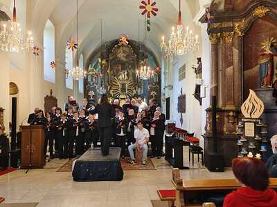 Darbietungen in der Kirche in Asparn/Zaya