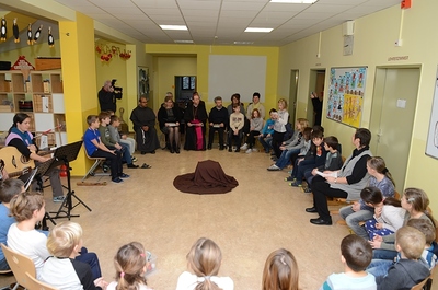 Bischof Turnovszky besucht die Volksschule Gnadendorf