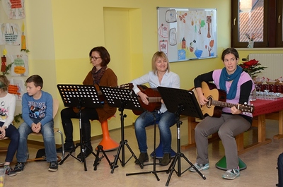 Bischof Turnovszky besucht die Volksschule Gnadendorf