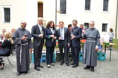 Amtseinführung Pater Nicholas Thenammakkal in der Pfarrkirche Asparn/Zaya