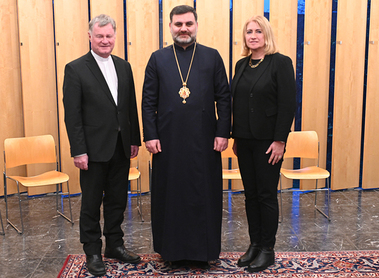 ÖRKÖ-Vorstand 2023-2025  Die Vorsitzenden  v.l.n.r.: Bischof Manfred Scheuer (stv.Vorsitzender), Bischof Tiran Petrosyan (Vorsitzender), Oberkirchenrätin Ingrid Bachler (stv. Vorsitzende)