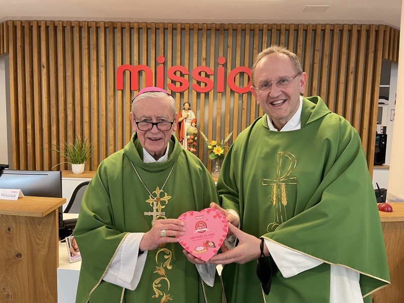 Der ehemalige Linzer-Bischof Ludwig Schwarz unterstützt die 'Von Herz zu Herz'-Initiative von Missio Österreich
