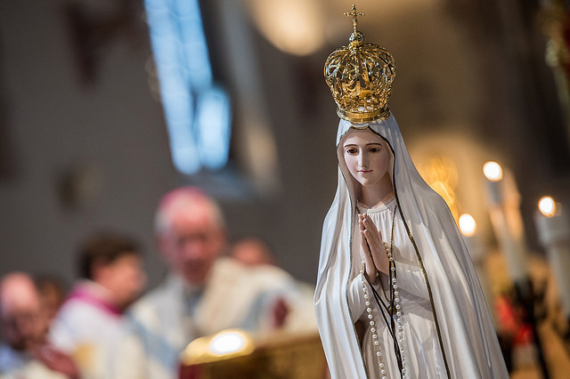 Fatima Marienstatue bei Feier