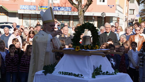 Glockenweihe in Neunkirchen durch Erzbischof von Teheran