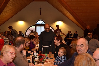 Pfarrkaffee im Gemeindesaal