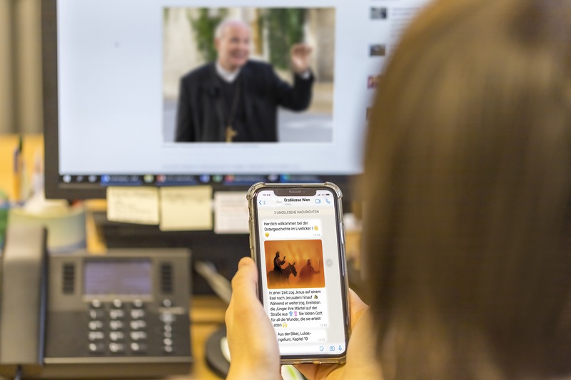 Von Palmsonntag, 10. April, bis Ostermontag, 18. April 2022, erhalten Registrierte täglich die biblische Ostererzählung im Liveticker als Push-Nachricht auf ihr Smartphone – in kurzen Nachrichten mit Bildern und Videos.