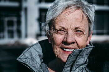 Beispielbild Seniorin