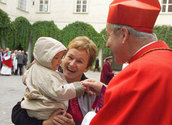 Helga Zawrel mit Kardinal Schönborn/kathbild.at,rupprecht