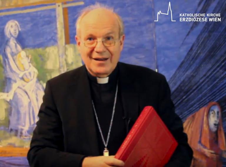 Kardinal Christoph Schönborn singt das Weihnachtsevangelium und teilt seine Gedanken dazu in einer Videobotschaft.