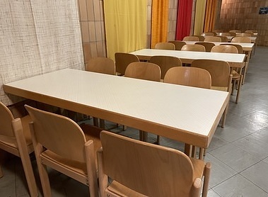 Neue Tische und Sessel