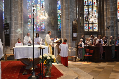 Evangelium verkündet von Diakon