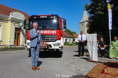 Segnung des neuen Feuerwehrautos