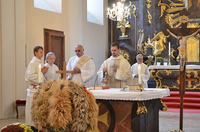 Amtseinführung Pater Nicholas Thenammakkal in der Pfarrkirche Asparn/Zaya