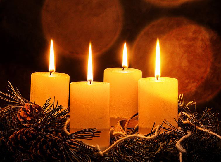 4 Kerzen am Adventkranz