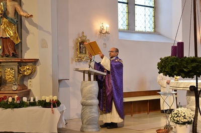 Familienmesse und Segnung der Adventkränze